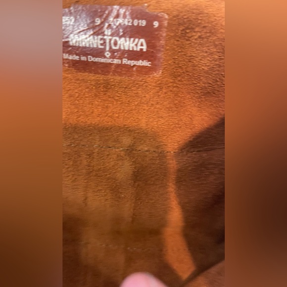 Minnetonka Women's Five-Layer Fringe Boots| Size 9 - Picture 7 of 9